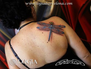 tatuaje logia barcelona tattoo gustavo lesmes libelula